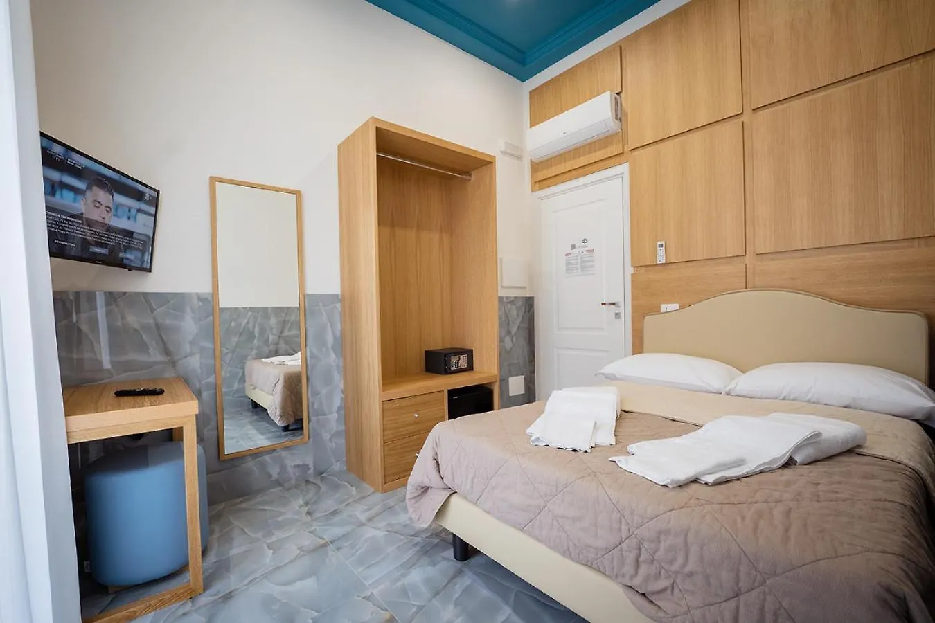 Guest house P.C. Boutique H. Castel Nuovo, By Clapa Group Dislocated Hospitality Hotel Naples Italy
