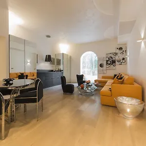 https://luxury-apartment-broletto-39.it-lombardy.com